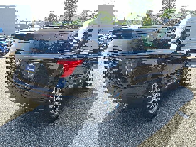 Certified 2022 Ford Explorer XLT w/ Equipment Group 202A image 9