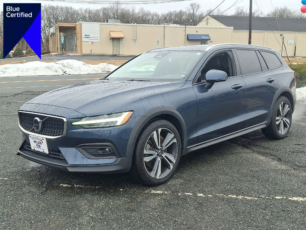 Used 2023 Volvo V60 B5 Cross Country Plus image 1