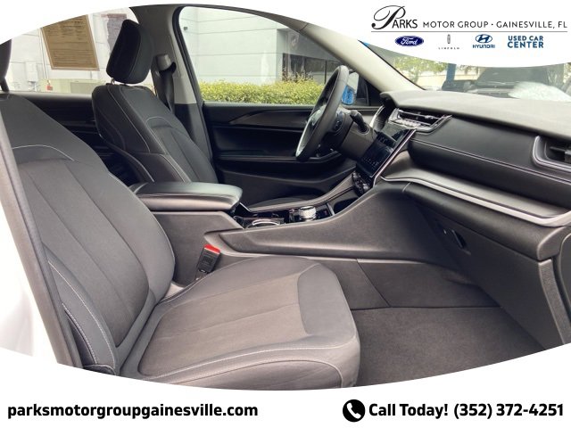 Used 2023 Jeep Grand Cherokee L Laredo image 18