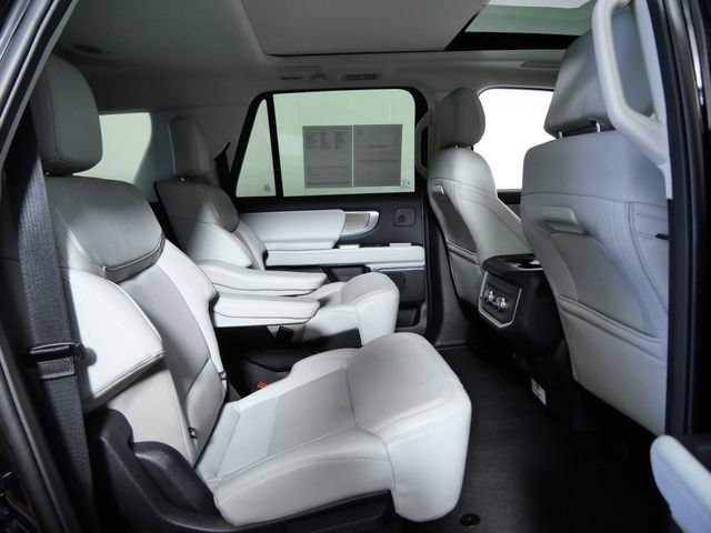 Certified 2025 Ford Expedition Max Platinum w/ Driver's Package AWD/4WD image 9