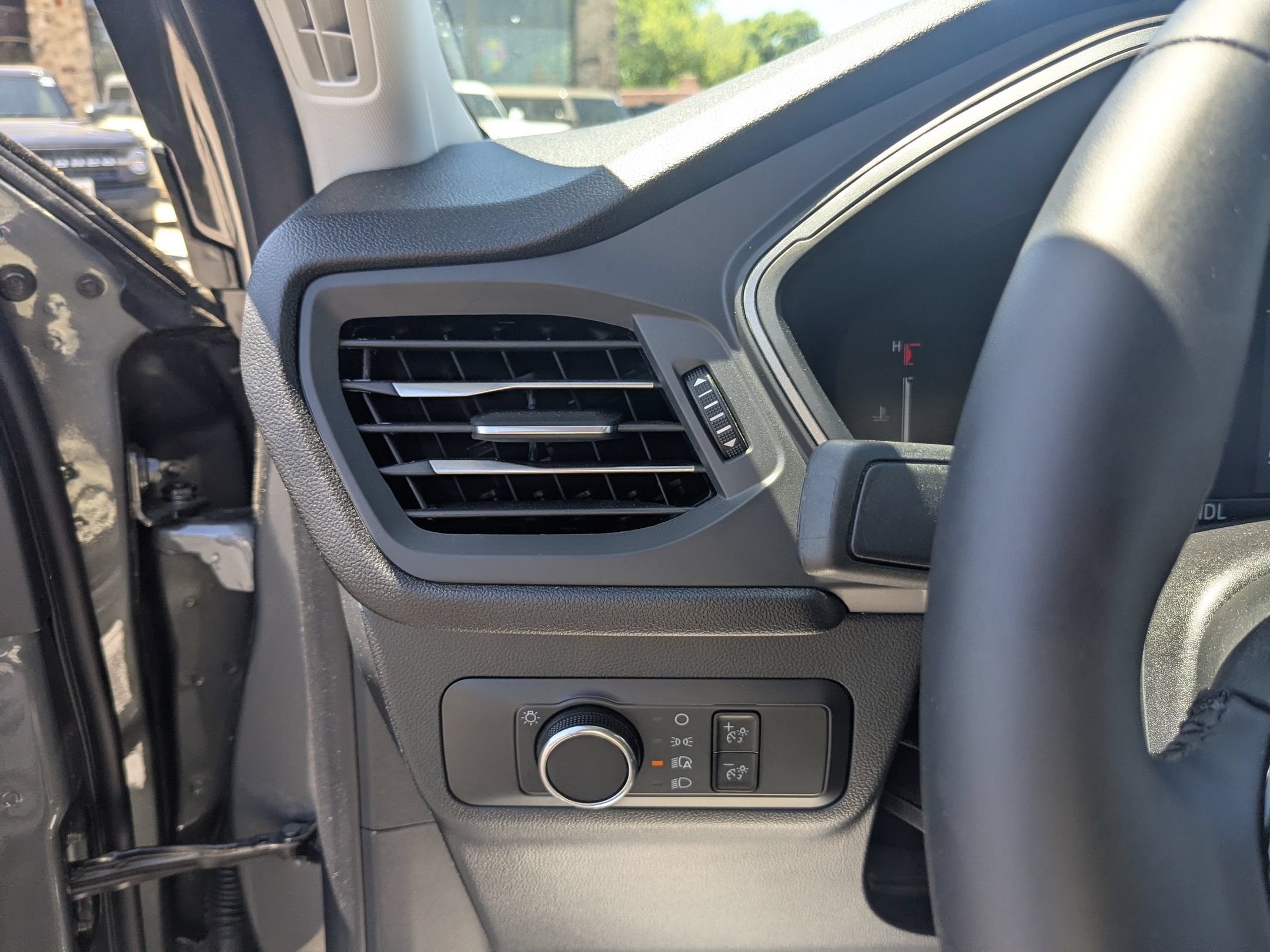 Certified 2025 Ford Escape Active w/ Cold Weather Package AWD/4WD image 16