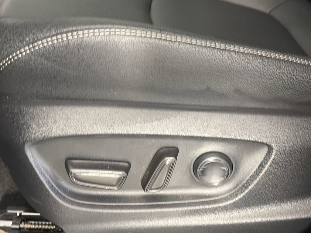 Used 2023 Toyota Corolla Cross XLE w/ Convenience Package AWD/4WD image 25