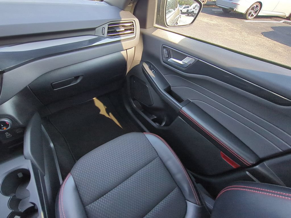 Certified 2025 Ford Escape ST-Line FWD image 19