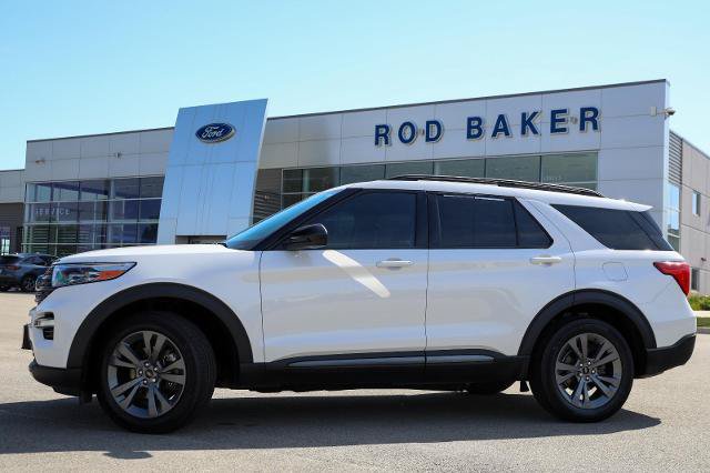 Certified 2024 Ford Explorer XLT w/ XLT Sport Appearance Package AWD/4WD image 3