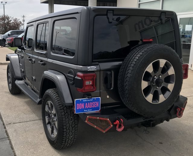 Used 2018 Jeep Wrangler Unlimited Sahara w/ Cold Weather Group image 20