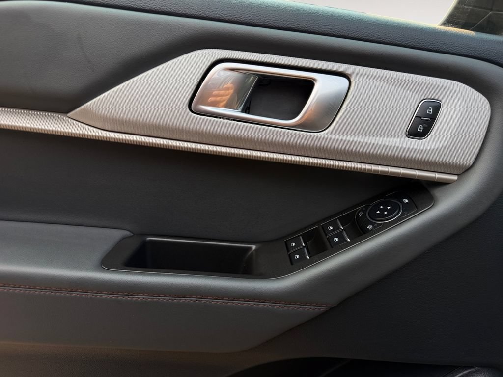 Certified 2025 Ford Explorer Active AWD/4WD image 10