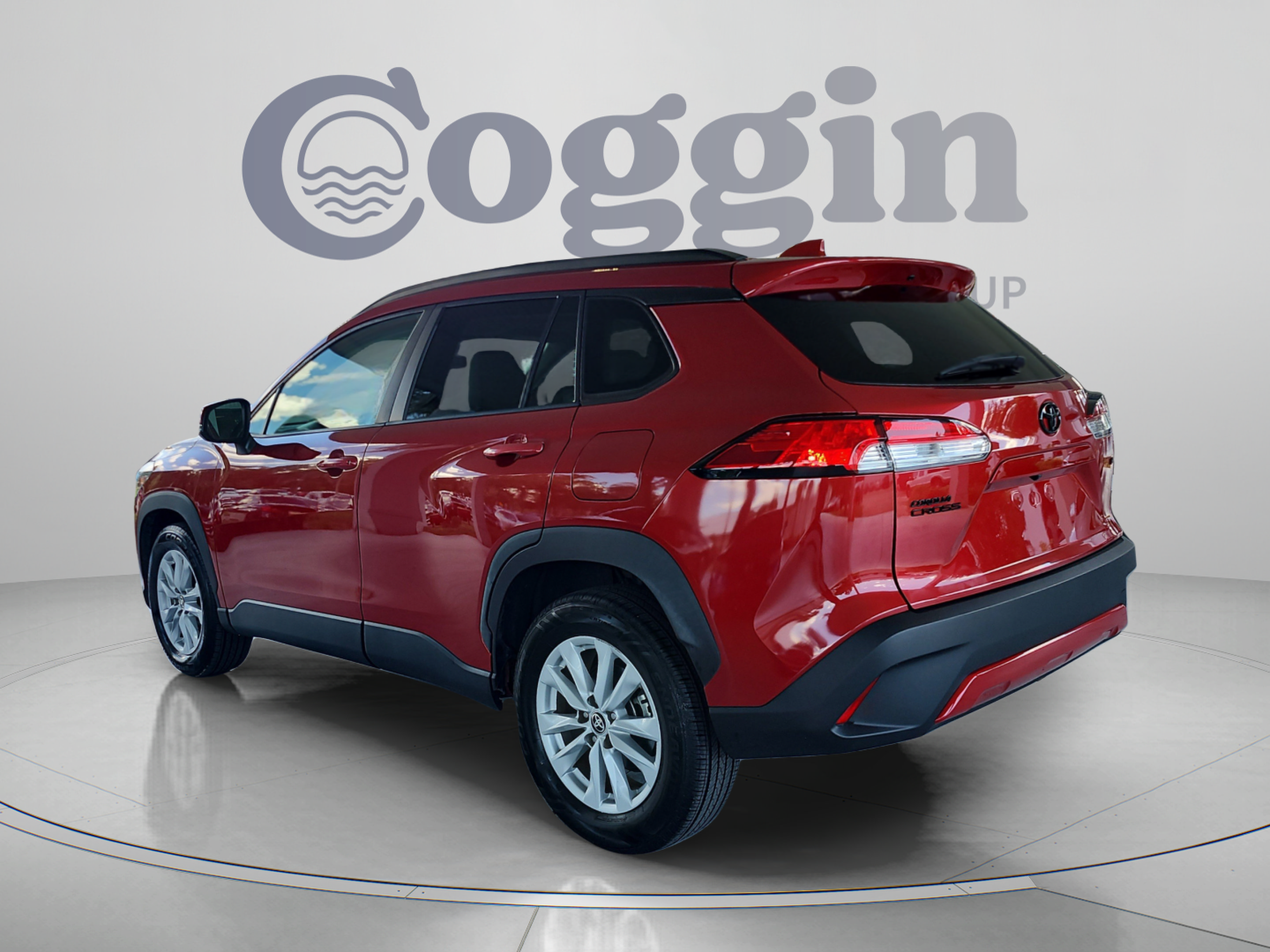 Used 2022 Toyota Corolla Cross LE w/ Moonroof Package FWD image 3