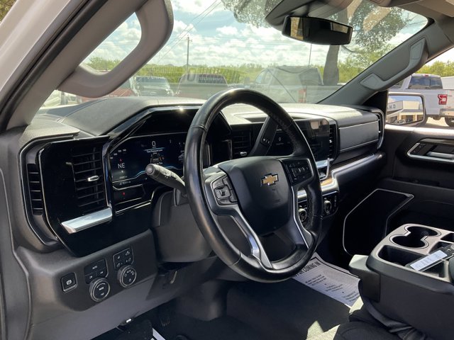 Used 2025 Chevrolet Silverado 1500 LT w/ Safety Package AWD/4WD image 6