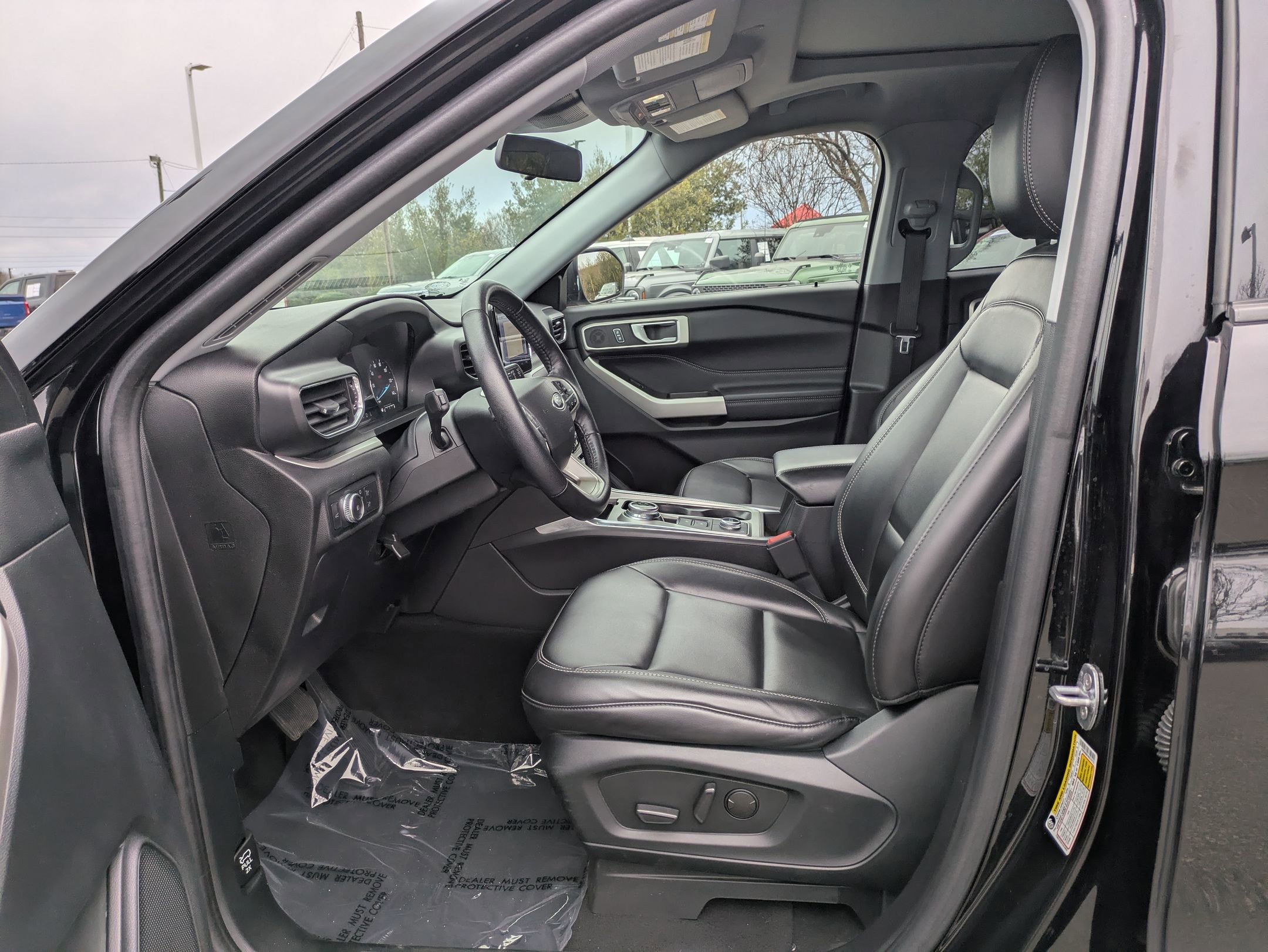 Certified 2022 Ford Explorer XLT w/ Equipment Group 202A image 16