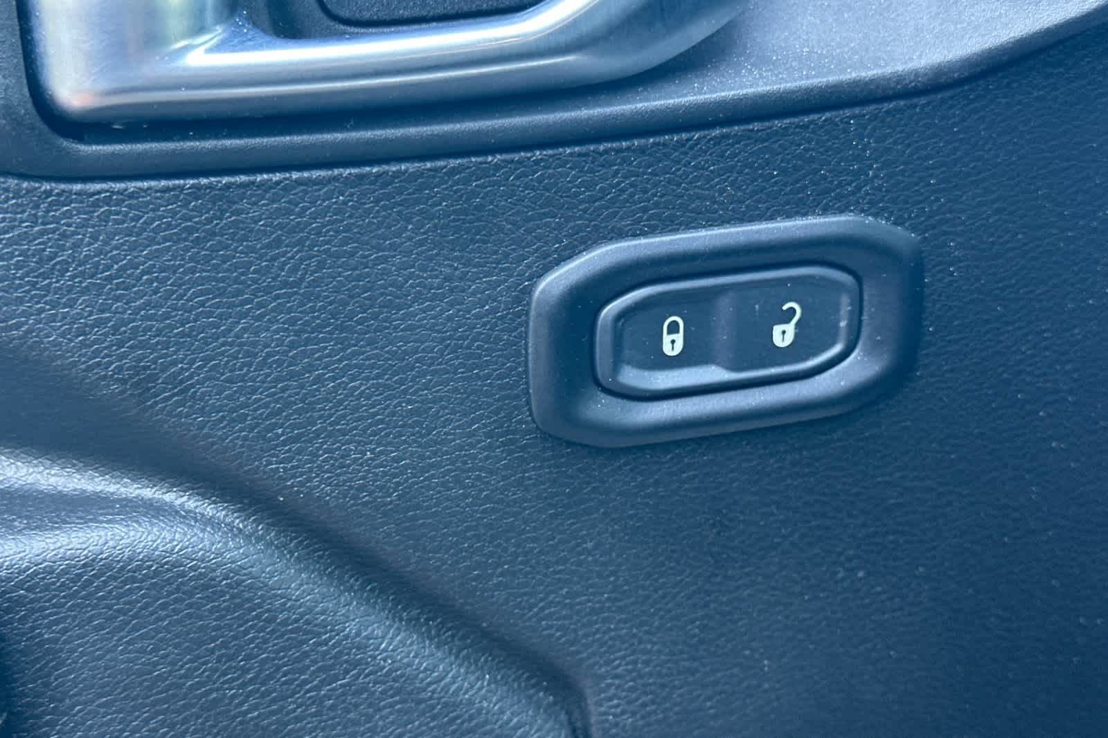 Used 2023 Jeep Wrangler Unlimited AWD/4WD image 14