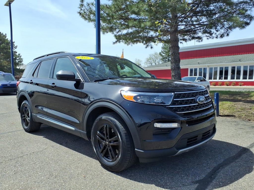 Certified 2023 Ford Explorer XLT w/ Equipment Group 202A AWD/4WD image 3