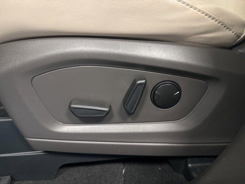 Certified 2024 Ford Explorer Platinum w/ Technology Package image 16