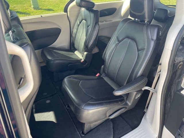 Used 2024 Chrysler Pacifica Touring-L FWD image 20