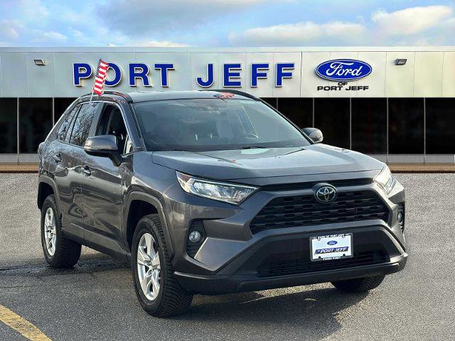 Used 2021 Toyota RAV4 XLE AWD/4WD image 4