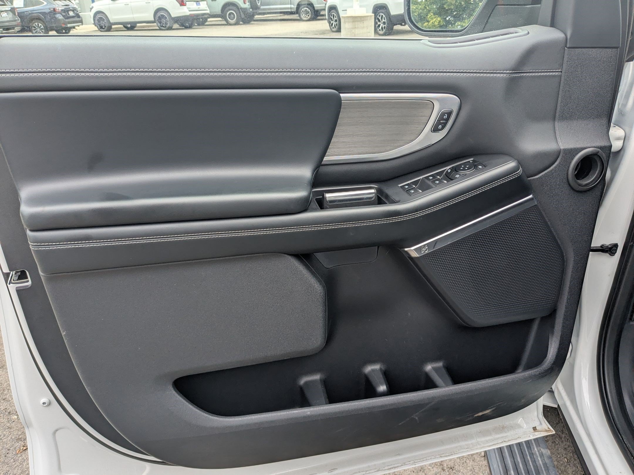 Certified 2025 Ford Expedition Platinum AWD/4WD image 15