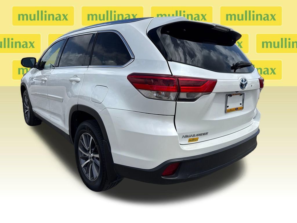 Used 2019 Toyota Highlander XLE AWD/4WD image 4