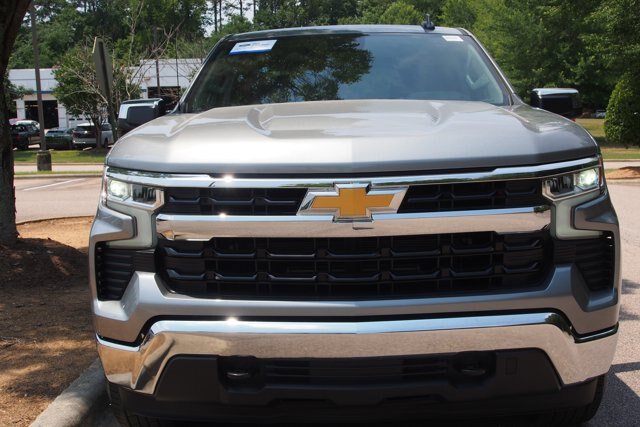 Used 2023 Chevrolet Silverado 1500 LT AWD/4WD image 2