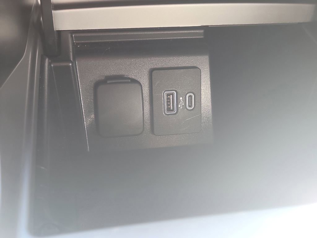 Certified 2022 Ford Explorer Platinum w/ Equipment Group 601A image 28