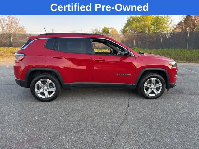 Used 2023 Jeep Compass Latitude image 2