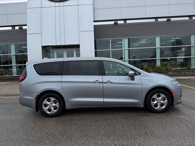 Used 2019 Chrysler Pacifica Touring Plus FWD image 39