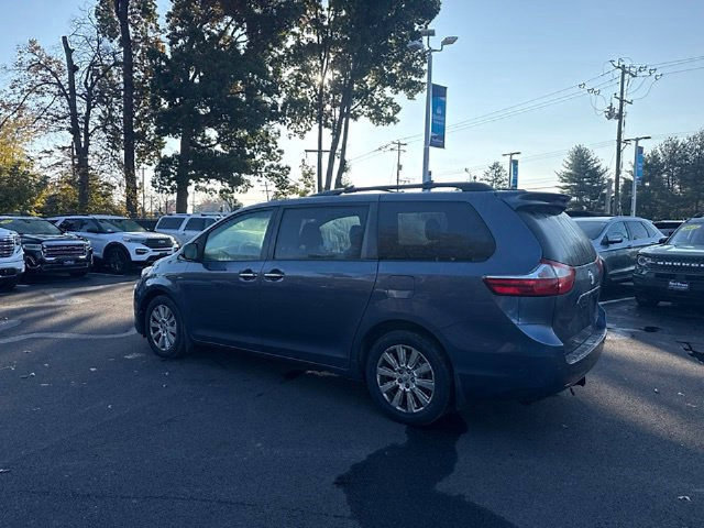 Used 2017 Toyota Sienna XLE AWD/4WD image 8