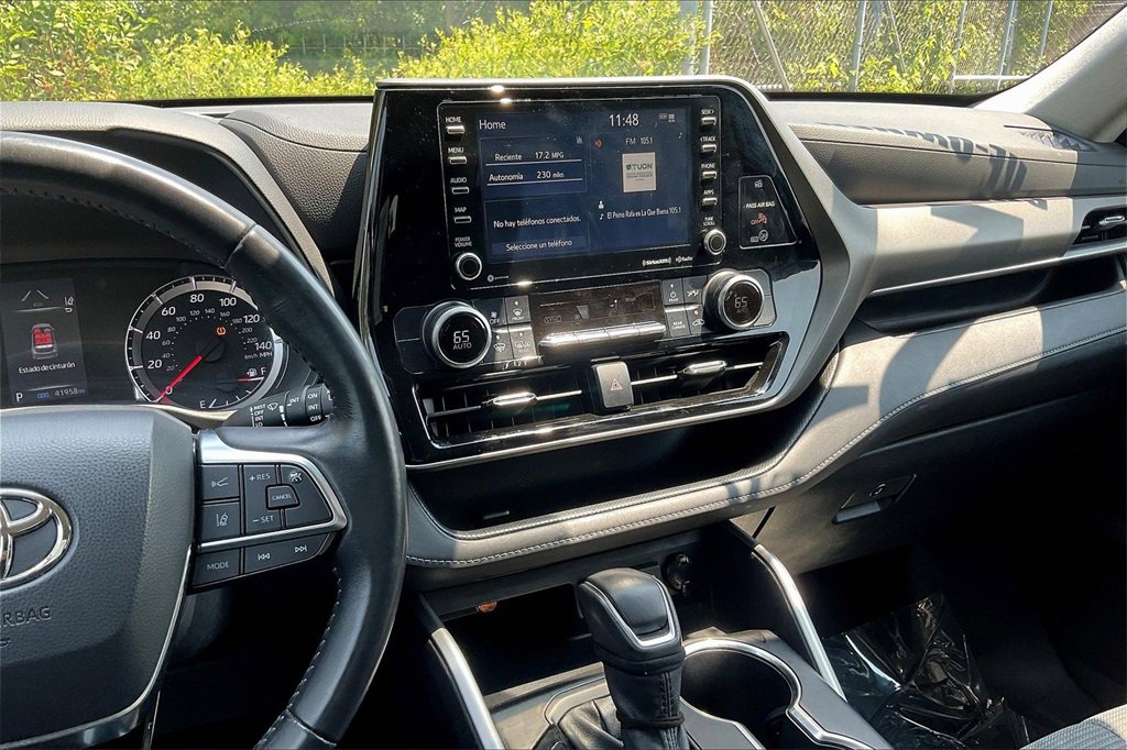 Used 2021 Toyota Highlander LE image 6