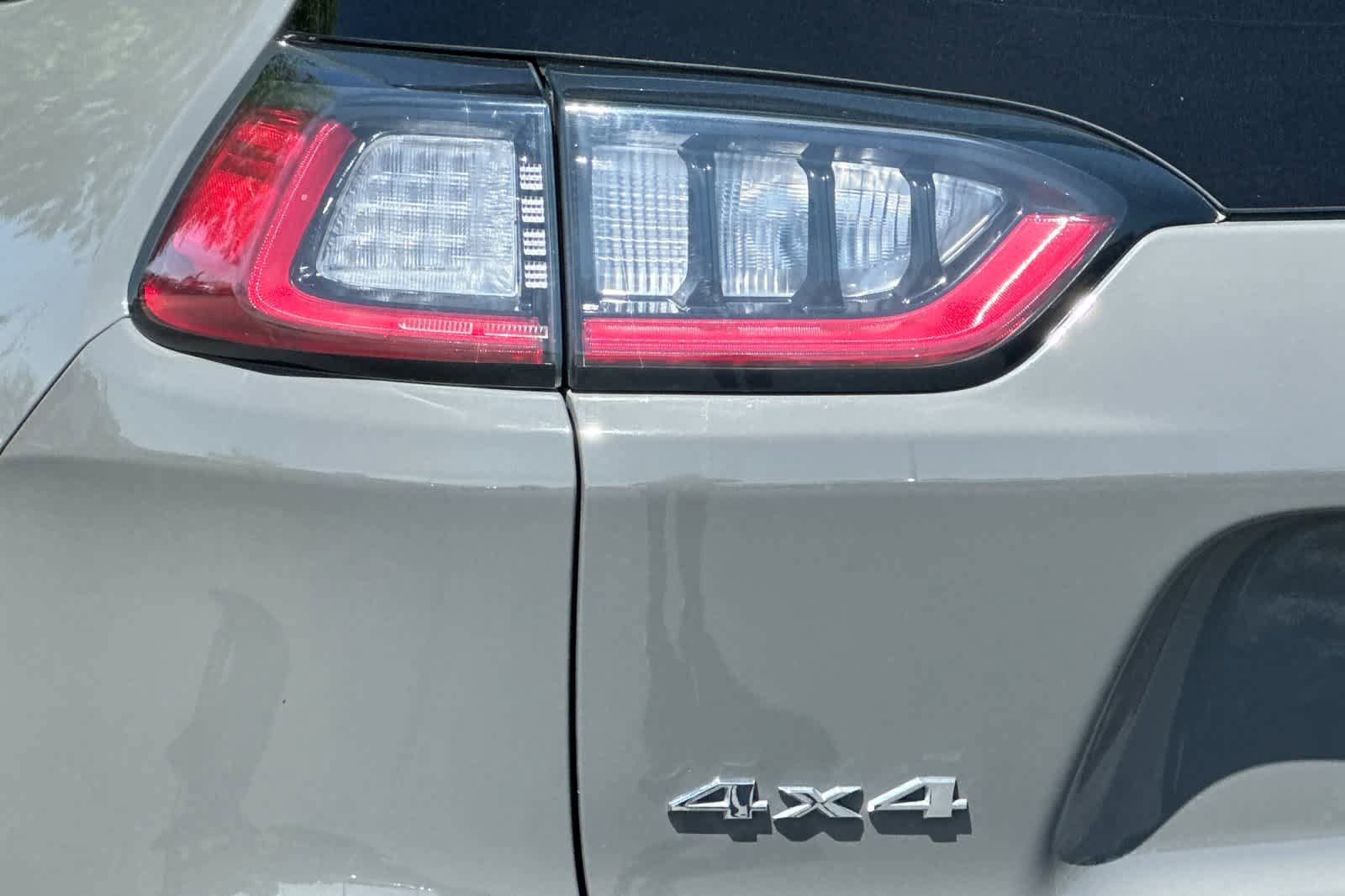 Used 2022 Jeep Cherokee Limited AWD/4WD image 27