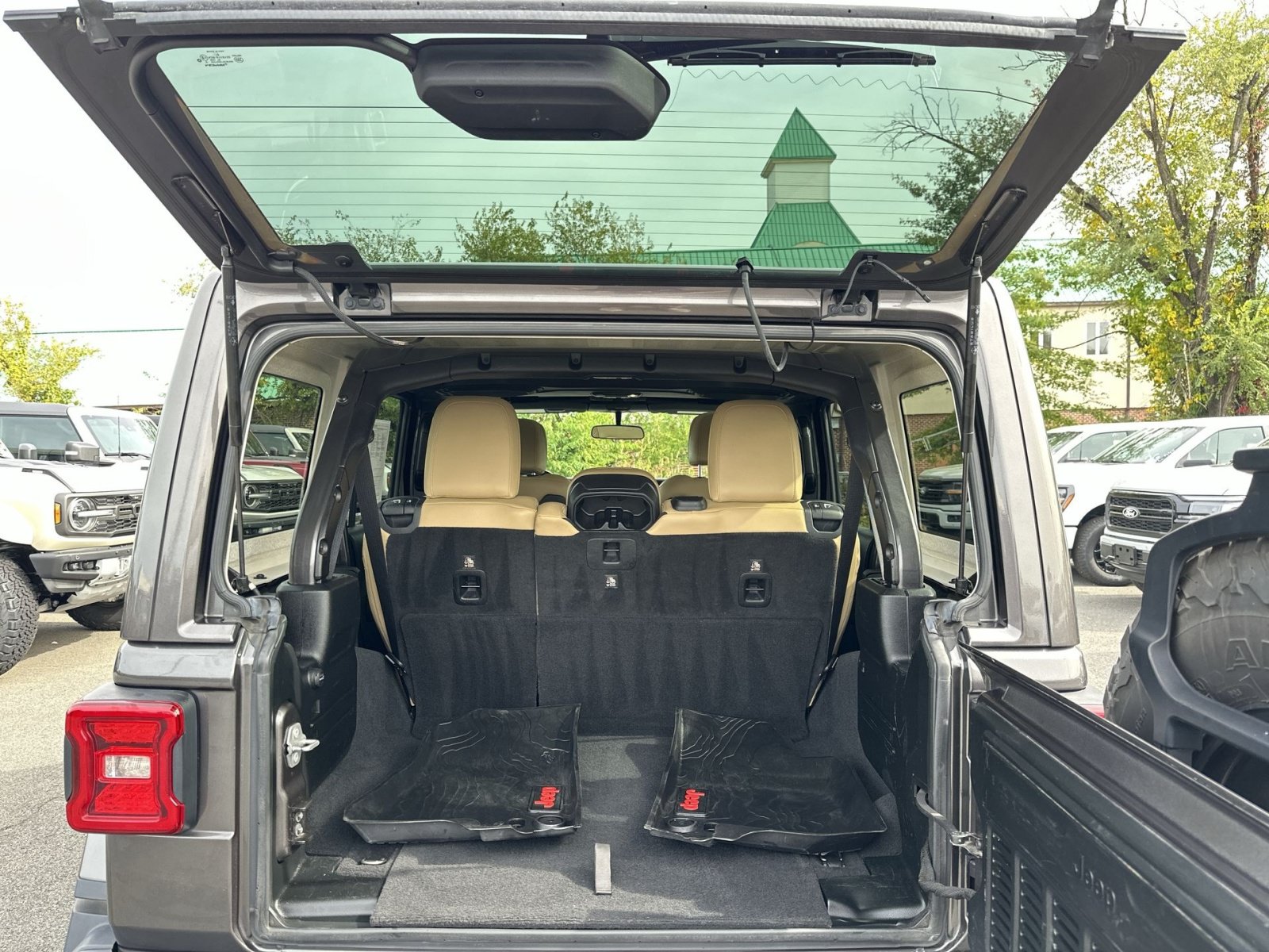 Used 2018 Jeep Wrangler Unlimited Rubicon w/ Dual Top Group AWD/4WD image 26