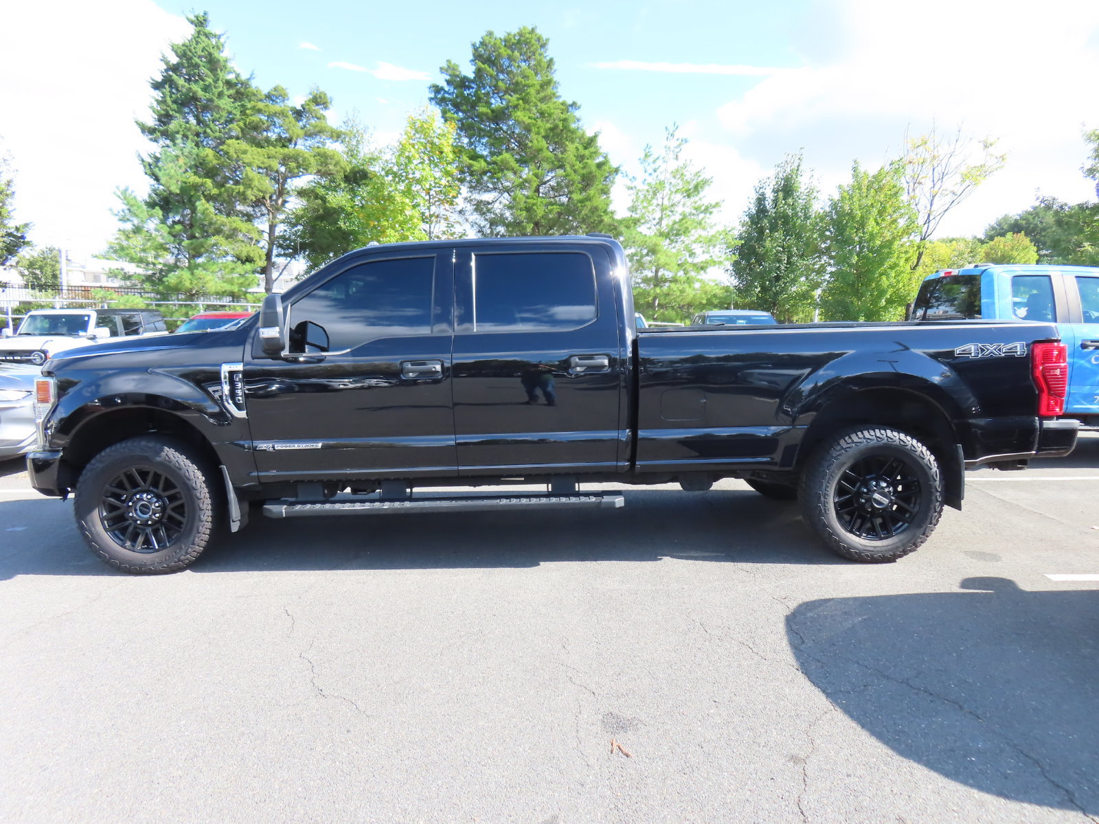 Certified 2022 Ford F350 XLT w/ Black Appearance Package AWD/4WD image 7
