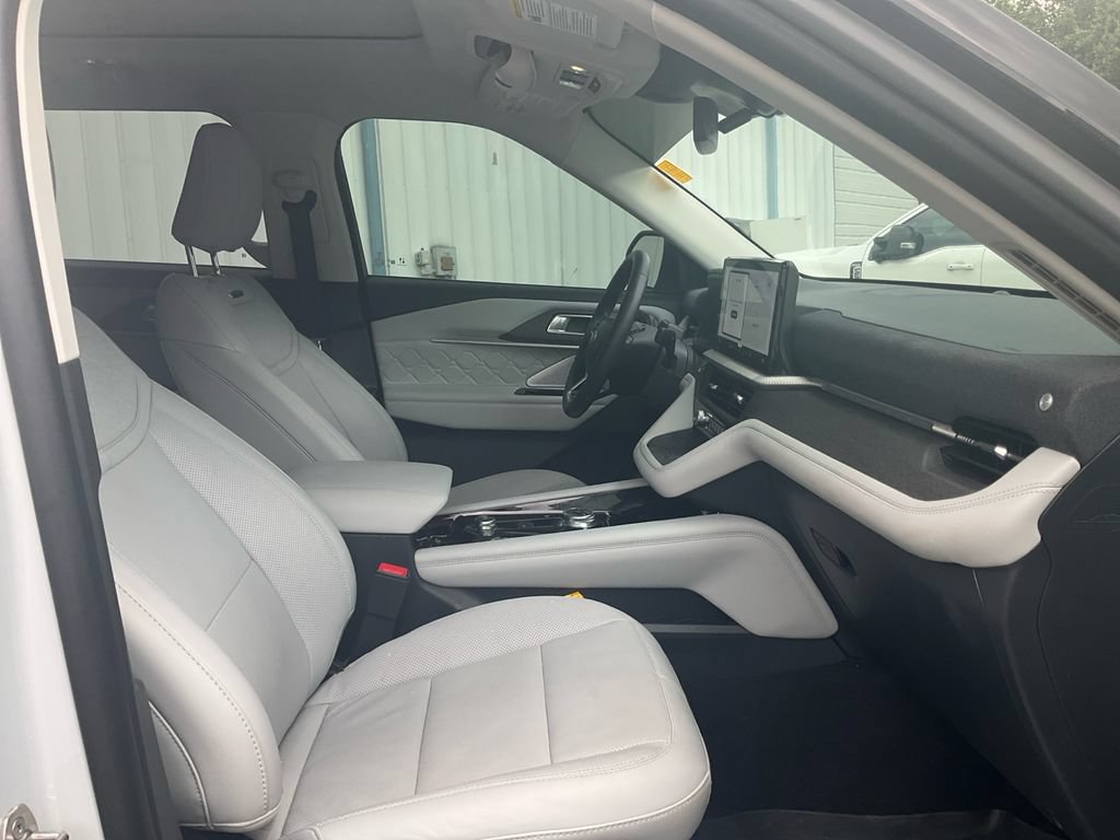 Certified 2025 Ford Explorer Platinum w/ Ultimate Package AWD/4WD image 12