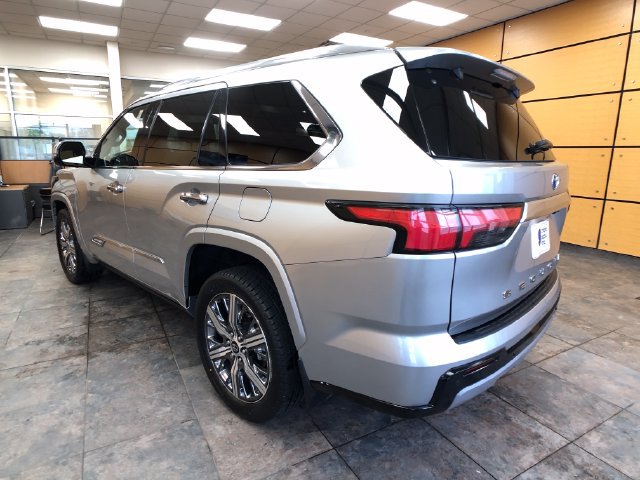 Used 2023 Toyota Sequoia Capstone AWD/4WD image 5