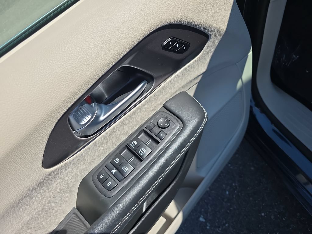 Used 2023 Chrysler Pacifica Touring-L FWD image 20