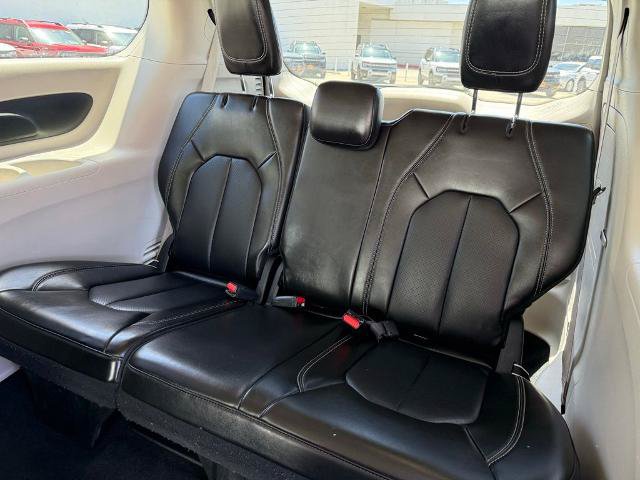 Used 2023 Chrysler Pacifica Touring-L FWD image 9