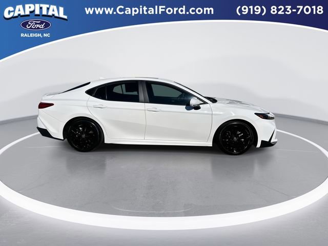 Used 2025 Toyota Camry SE image 7