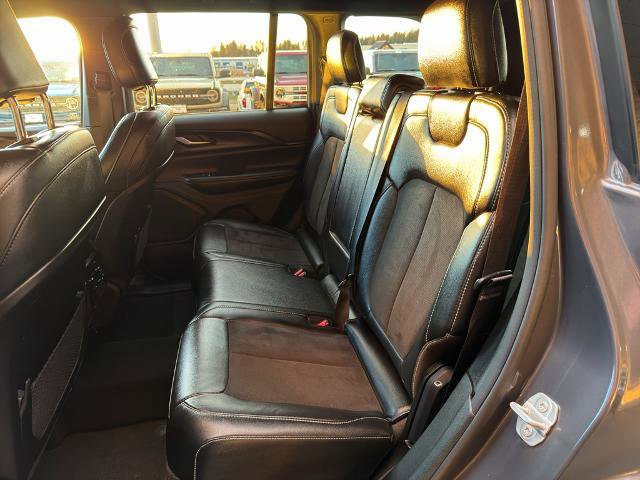 Used 2023 Jeep Grand Cherokee Altitude image 34