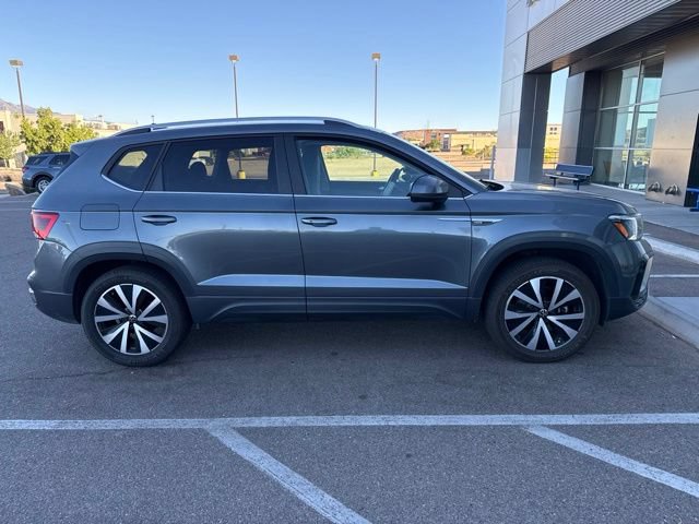 Used 2022 Volkswagen Taos SE FWD image 5