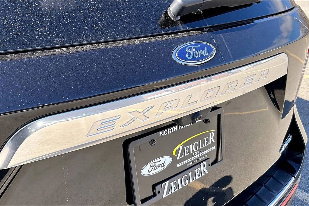 Certified 2021 Ford Explorer Platinum w/ Equipment Group 601A image 8
