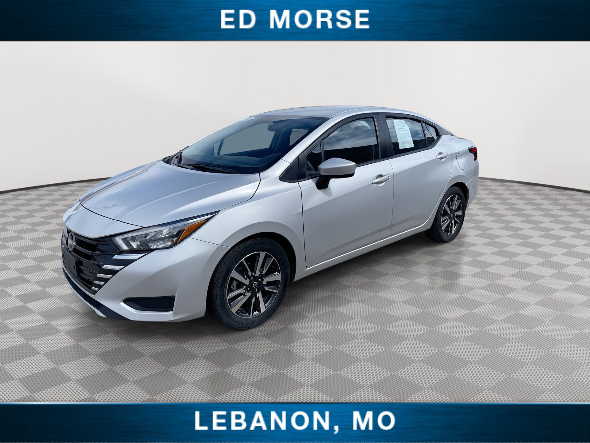 Used 2025 Nissan Versa SV FWD image 4