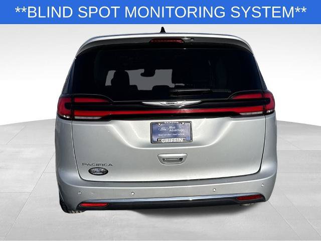 Used 2024 Chrysler Pacifica Touring-L FWD image 6