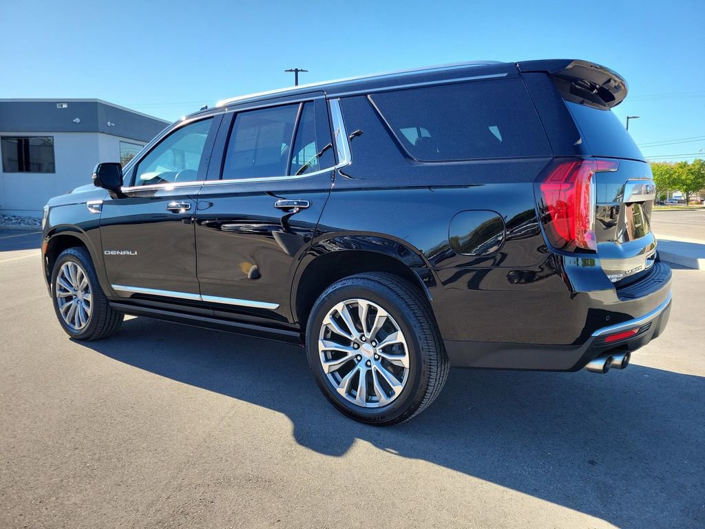 Used 2021 GMC Yukon Denali w/ Denali Premium Package AWD/4WD image 3