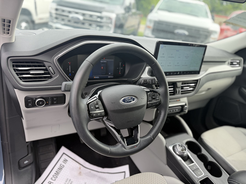 Certified 2025 Ford Escape SE FWD image 13