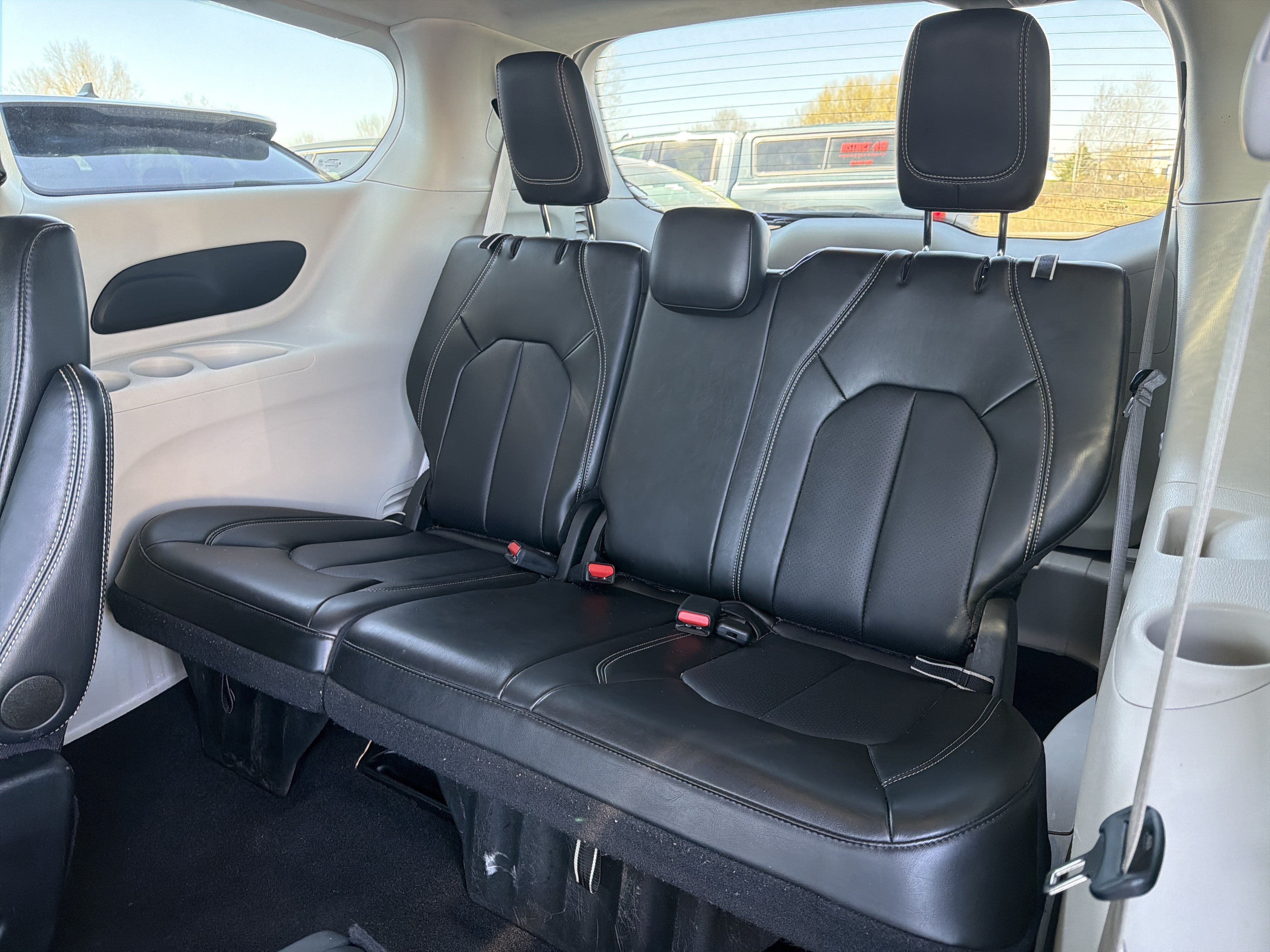 Used 2024 Chrysler Pacifica Touring-L FWD image 30