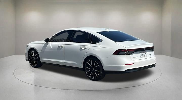 Used 2025 Honda Accord Touring image 3