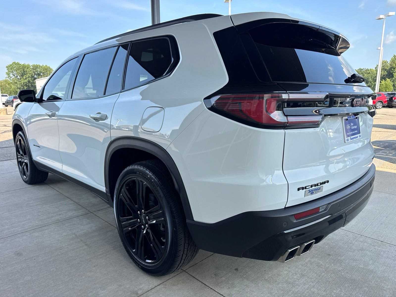Used 2024 GMC Acadia Elevation w/ Black Edition FWD image 5