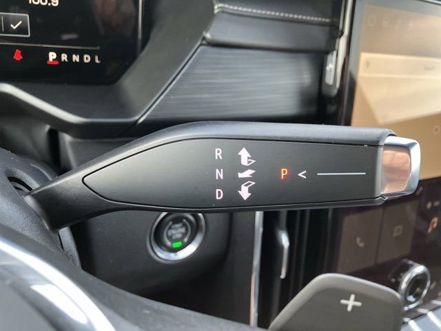 Used 2025 GMC Acadia Elevation image 40