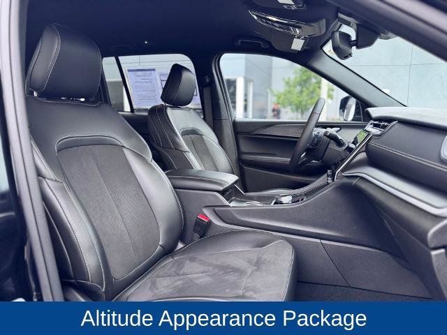 Used 2024 Jeep Grand Cherokee Altitude image 22