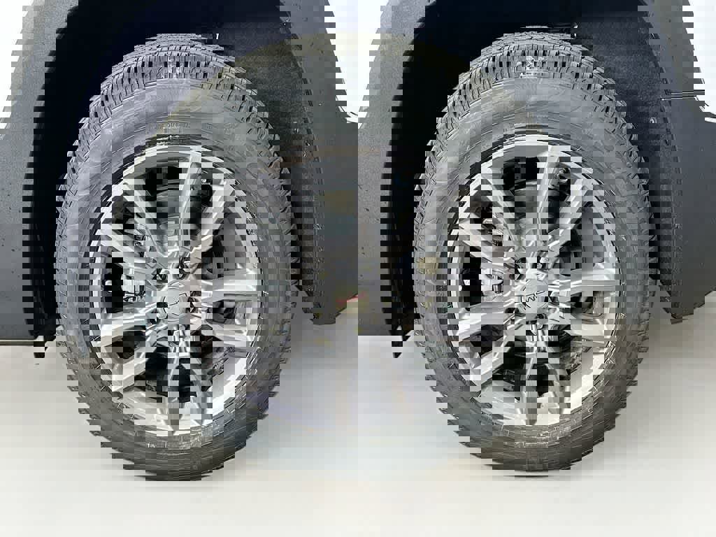 Used 2024 GMC Terrain SLT image 11