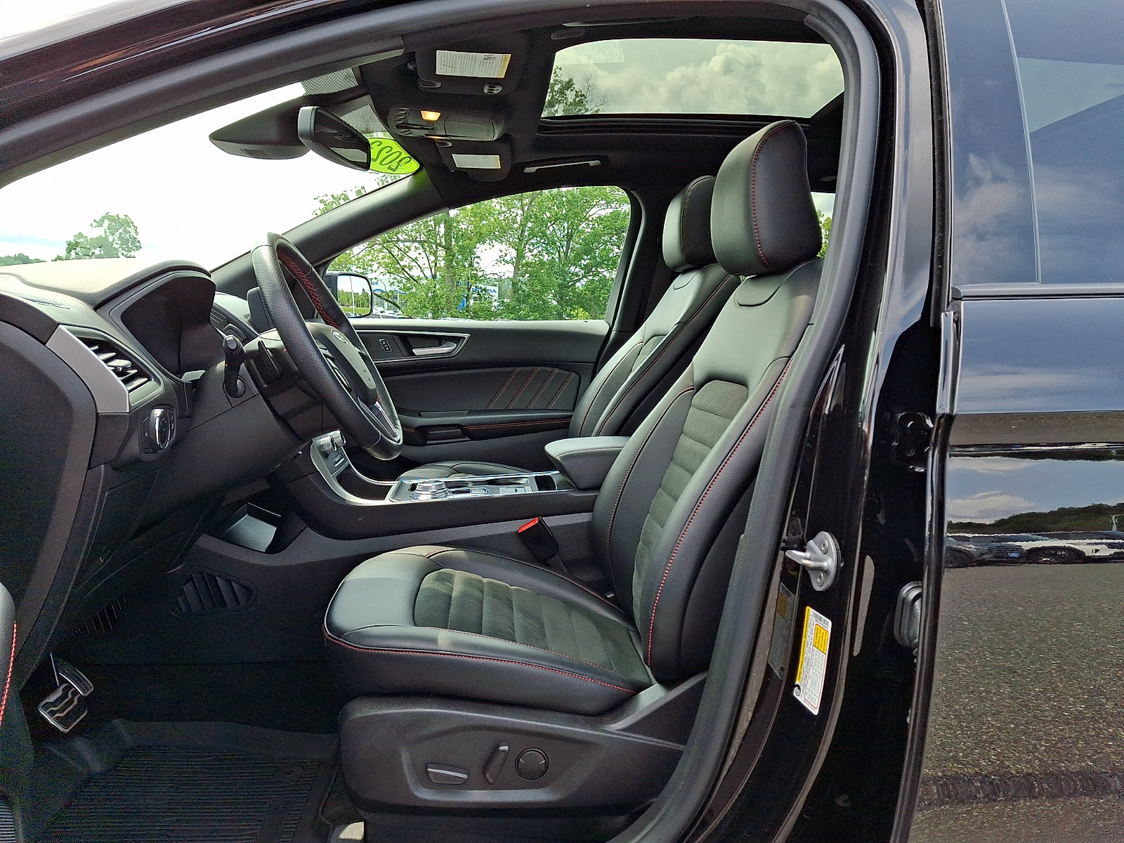 Certified 2023 Ford Edge ST-Line w/ Class II Trailer Tow Package AWD/4WD image 13