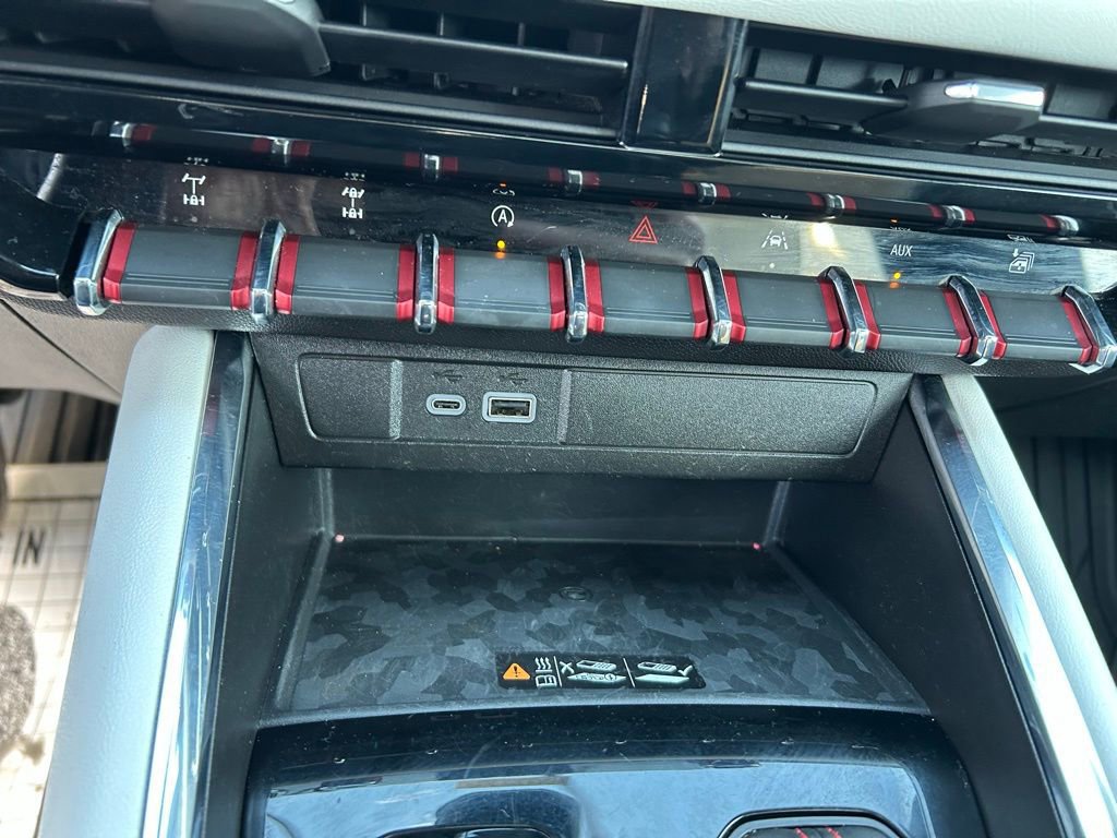 Used 2023 GMC Canyon AT4X image 27