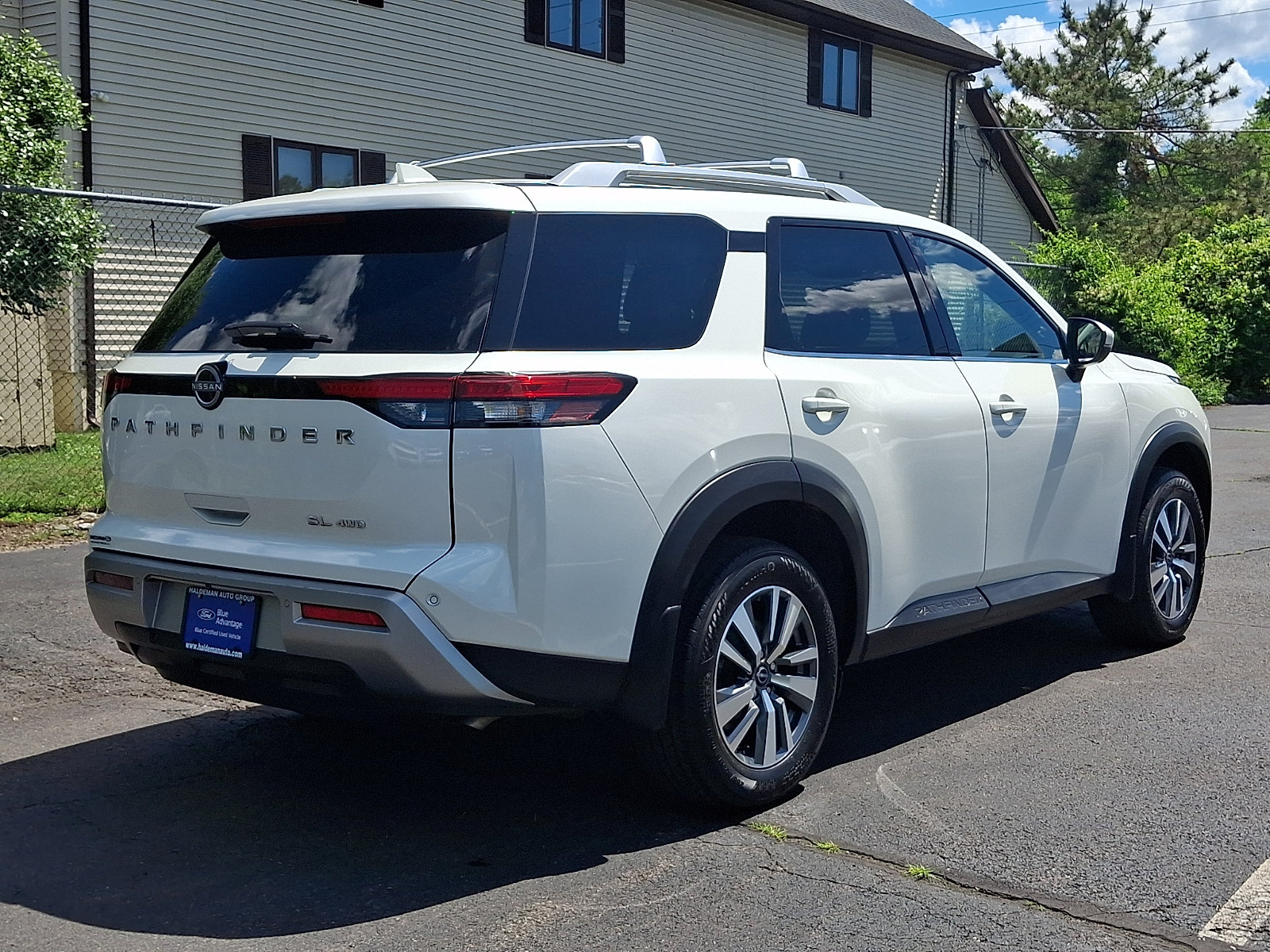 Used 2023 Nissan Pathfinder SL AWD/4WD image 7